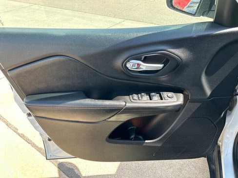 Used 2014 Jeep Cherokee Limited image 11