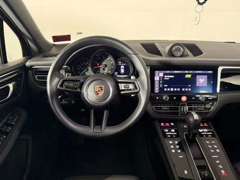 Certified 2024 Porsche Macan image 19