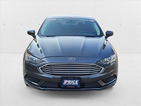 Used 2018 Ford Fusion SE image 2