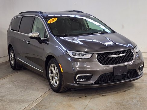 Used 2023 Chrysler Pacifica Limited image 5