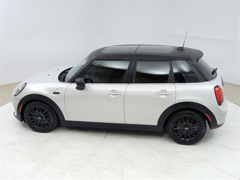 Used 2020 MINI Cooper 4-Door Hardtop w/ Storage Package image 16