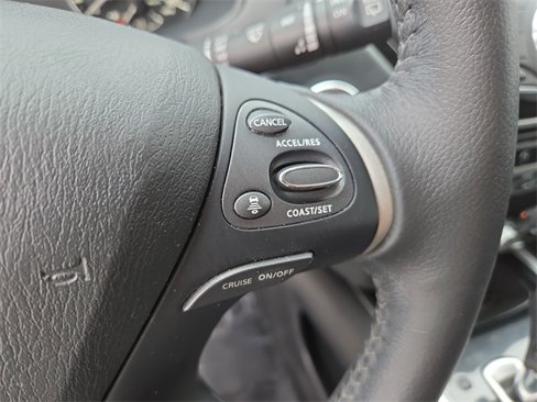 Certified 2020 Nissan Pathfinder SV image 17