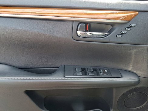 Used 2015 Lexus ES 300h image 13