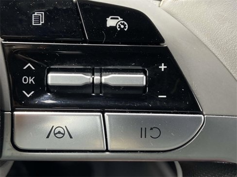 Used 2025 Hyundai Elantra Sport image 15