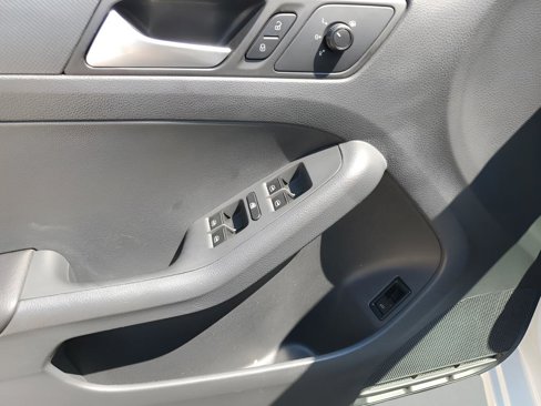 Used 2016 Volkswagen Jetta S image 27