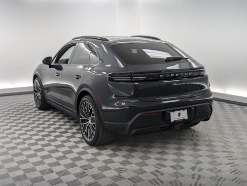 Used 2024 Porsche Macan 4 Electric image 3