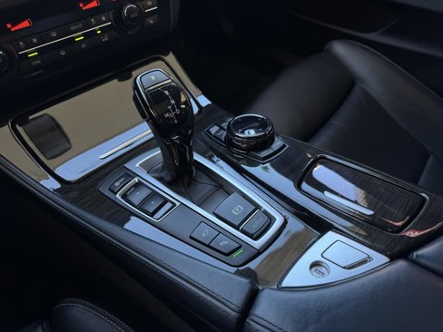 Used 2016 BMW 550i Sedan image 16