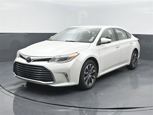 Used 2018 Toyota Avalon XLE image 3