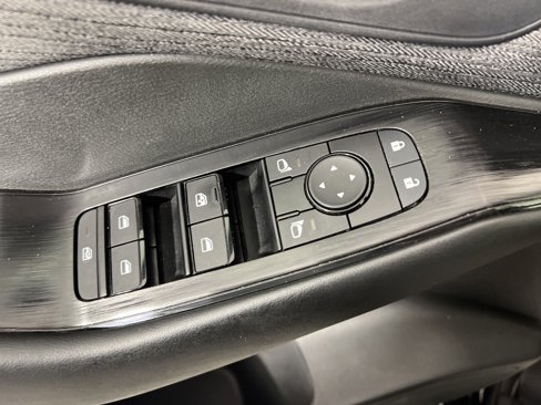 Used 2023 Nissan Rogue S image 8