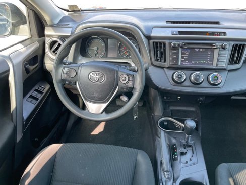 Used 2018 Toyota RAV4 LE image 8