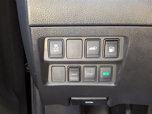 Used 2018 Nissan Rogue SV image 20