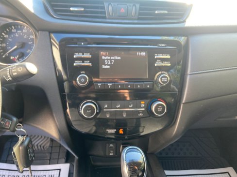 Used 2017 Nissan Rogue S image 22