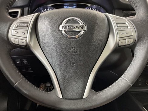 Used 2016 Nissan Rogue SL image 24