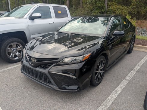 Used 2022 Toyota Camry SE image 3