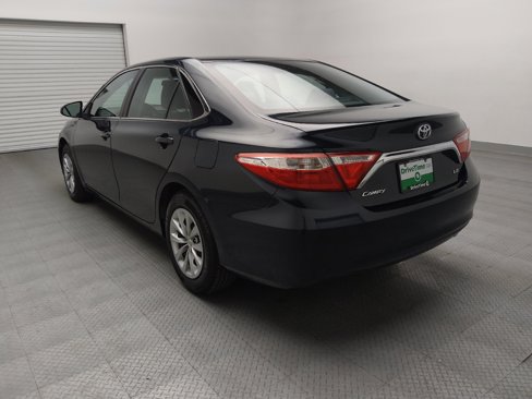 Used 2016 Toyota Camry LE image 5