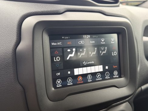 Used 2018 Jeep Renegade Altitude image 4