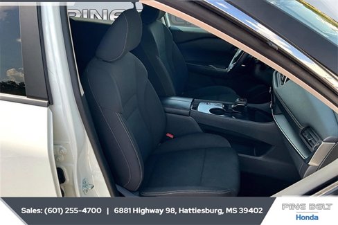 Used 2024 Nissan Rogue S image 6
