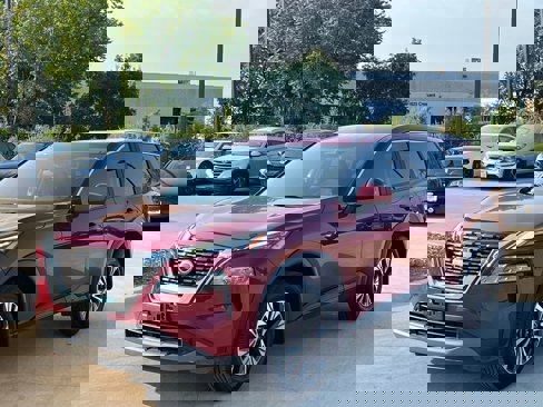 Used 2023 Nissan Rogue SV image 5