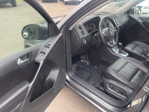 Used 2016 Volkswagen Tiguan SEL image 17