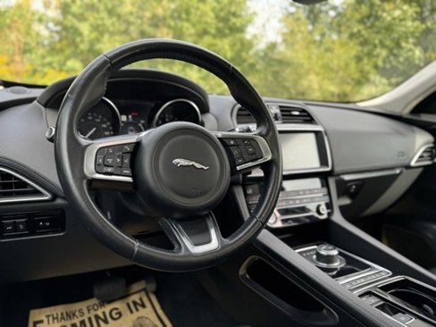 Used 2020 Jaguar F-PACE Prestige image 24