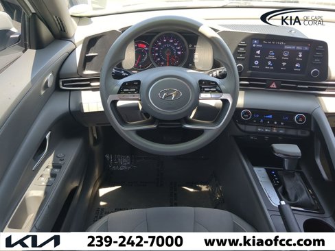 Used 2023 Hyundai Elantra SEL image 13