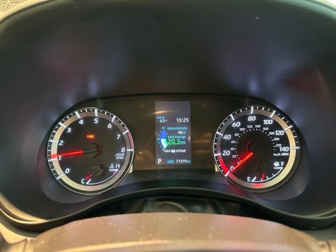 Used 2021 Toyota Highlander LE image 17