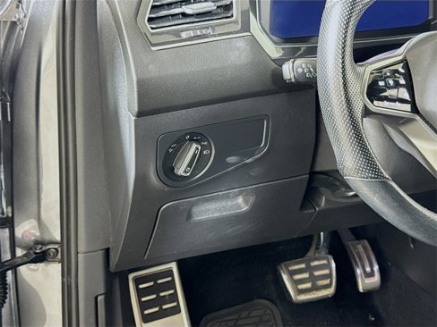 Used 2022 Volkswagen Tiguan SEL R-Line image 8