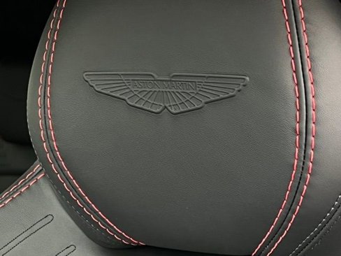 Used 2023 Aston Martin DBX image 5