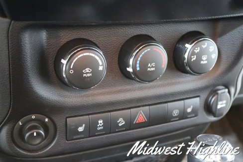 Used 2017 Jeep Wrangler Unlimited Sahara w/ Connectivity Group image 33