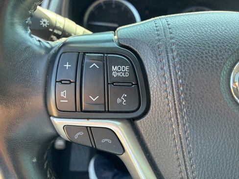 Used 2018 Toyota Highlander SE image 10
