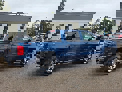 Used 2018 Chevrolet Silverado 1500 LT w/ LT Eassist Package image 33