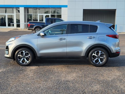 Used 2020 Kia Sportage LX image 2