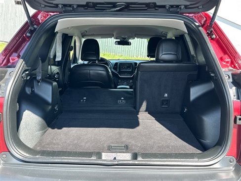 Certified 2019 Jeep Cherokee Latitude Plus w/ Cold Weather Group image 25