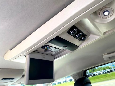 Used 2016 Chrysler Town & Country Touring image 12