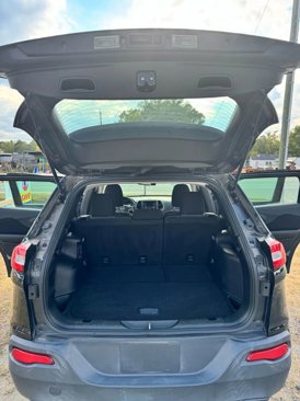 Used 2016 Jeep Cherokee Sport image 15