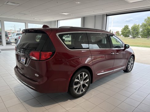 Used 2017 Chrysler Pacifica Limited image 6