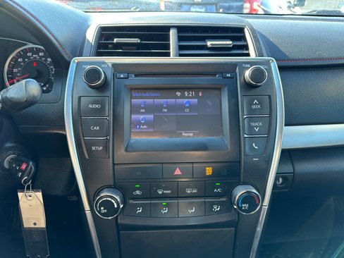 Used 2017 Toyota Camry SE image 16