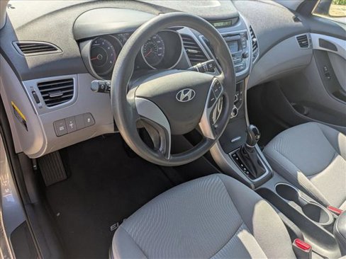Used 2015 Hyundai Elantra SE image 8