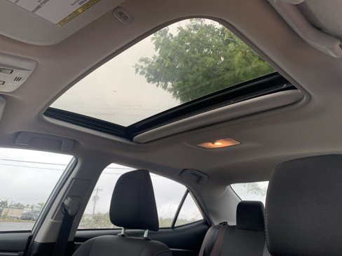 Used 2017 Toyota Corolla LE image 28