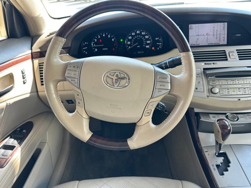 Used 2010 Toyota Avalon XL image 18