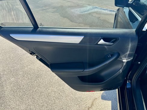 Used 2015 Volkswagen Jetta SE image 27
