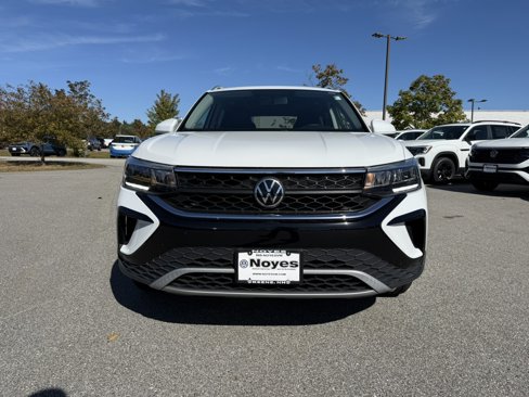Certified 2022 Volkswagen Taos SE image 2