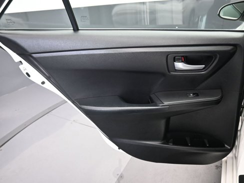 Used 2016 Toyota Camry LE image 27