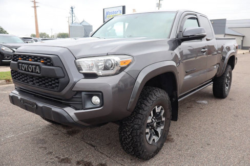 Used 2017 Toyota Tacoma TRD Off-Road image 1