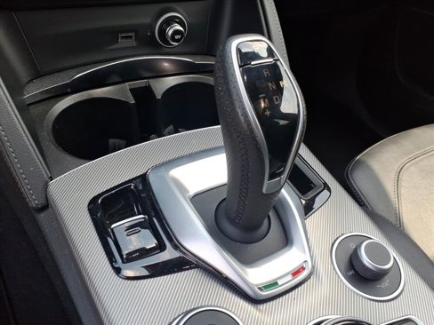 Used 2022 Alfa Romeo Stelvio Veloce image 24