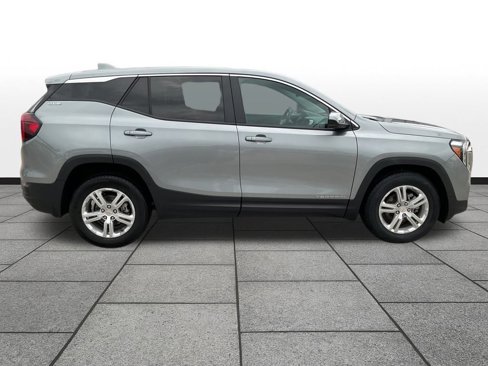 Used 2024 GMC Terrain SLE image 6