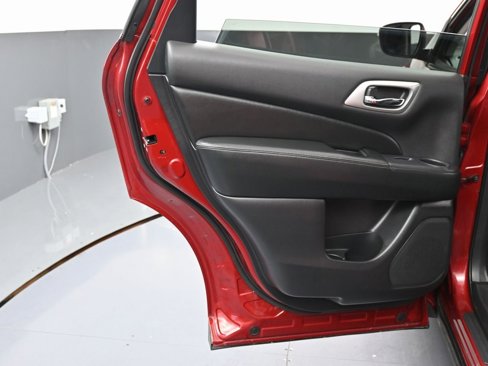 Used 2018 Nissan Pathfinder S image 41