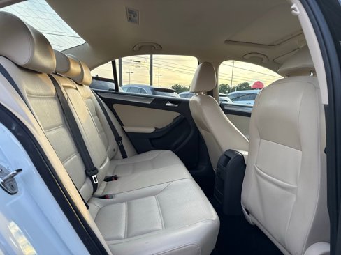Used 2017 Volkswagen Jetta SE image 33