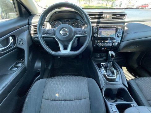 Used 2017 Nissan Rogue SV image 11