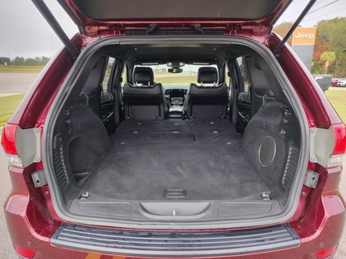 Used 2019 Jeep Grand Cherokee Laredo w/ Laredo X Package image 35